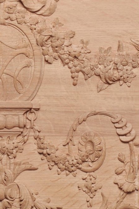 Detail van een paneel in eikenhout, Houtsnijwerk Lodewijk stijl